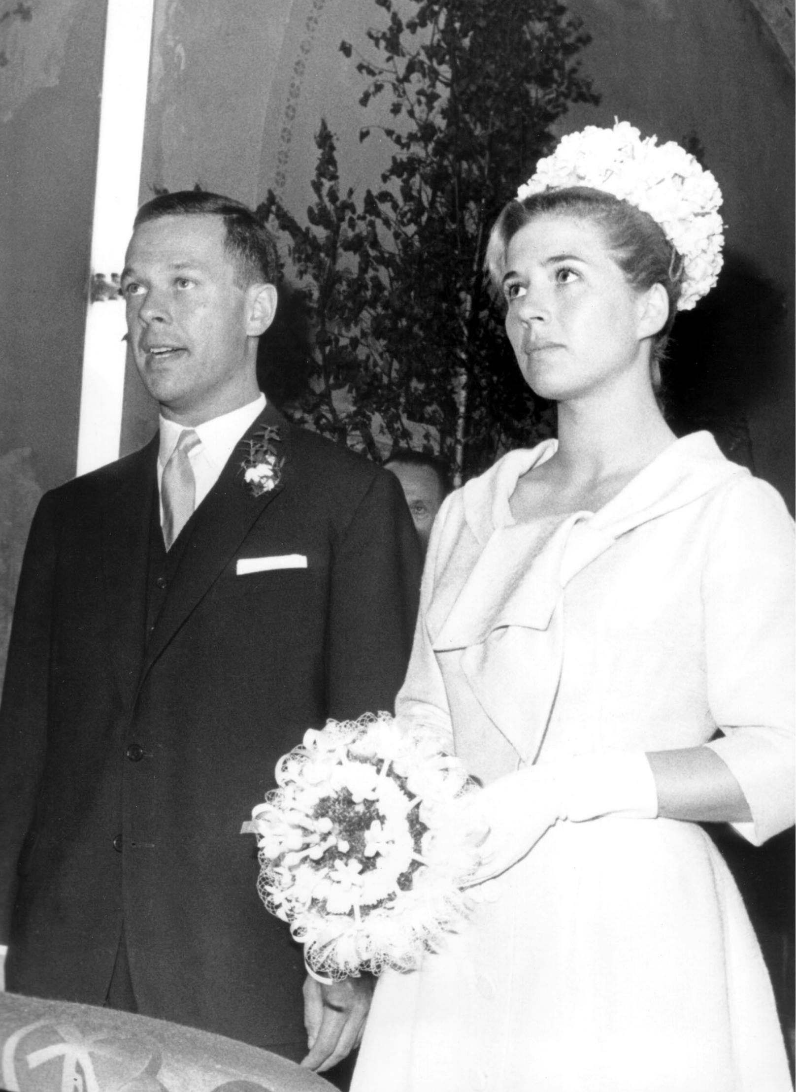Christiane Hörbiger bei der Hochzeit 1962 mit ihrem ersten Mann Regisseur Wolfgang Glück. 