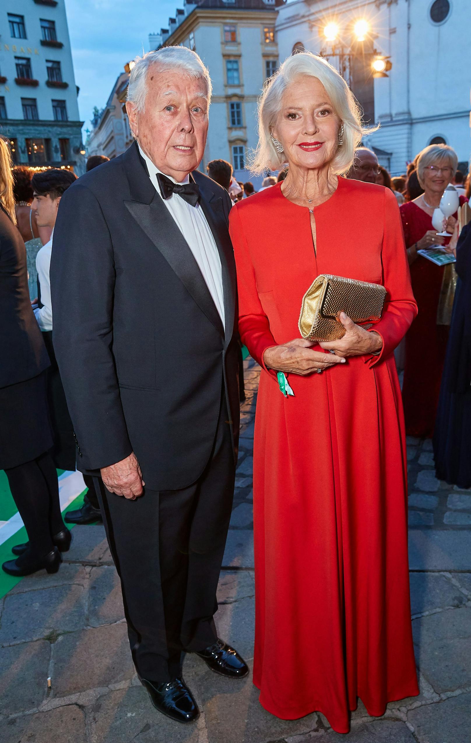 Die Schauspielerin und Peter Weck 2018 bei der Fete Imperiale in der Spanischen Hofreitschule.