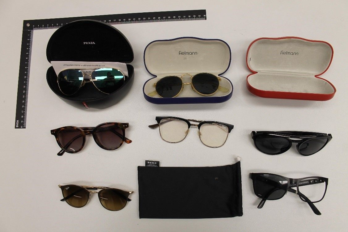 Die Polizei sucht die Besitzer dieser Sonnenbrillen.