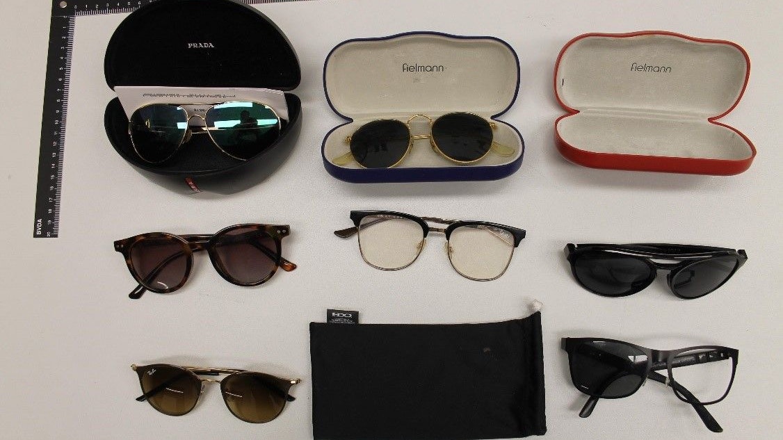 Die Polizei sucht die Besitzer dieser Sonnenbrillen.