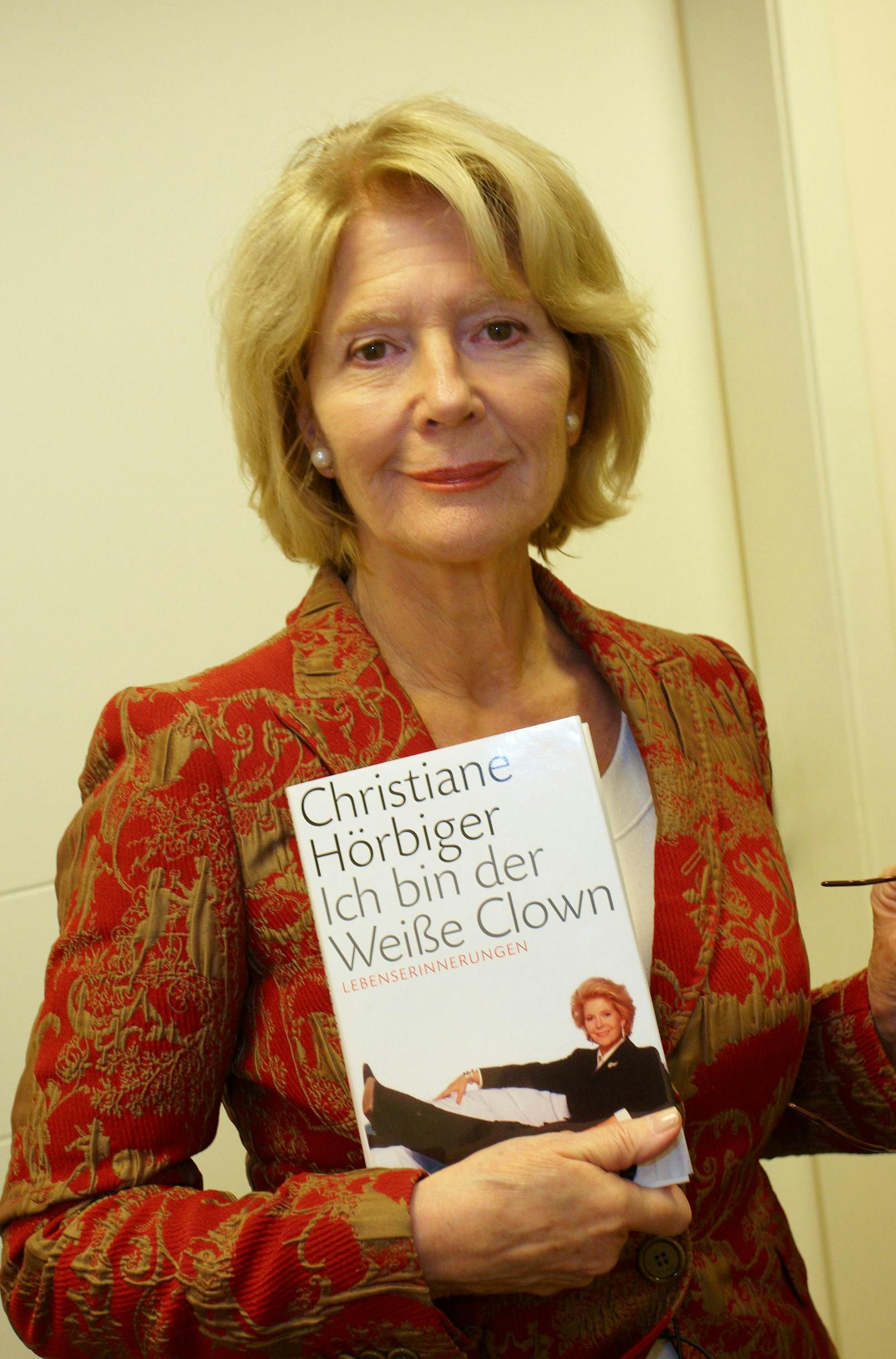 Die Wienerin bei ihrer Buchpräsentation "Ich bin der weiße Clown" 2008.