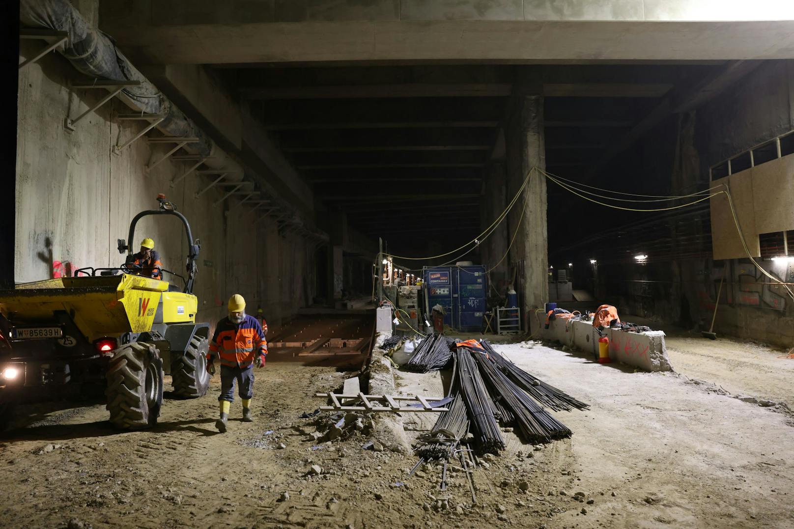 Die Baustelle zur Kreuzung U2 und U5 am Rathaus ist in vollem Gange.