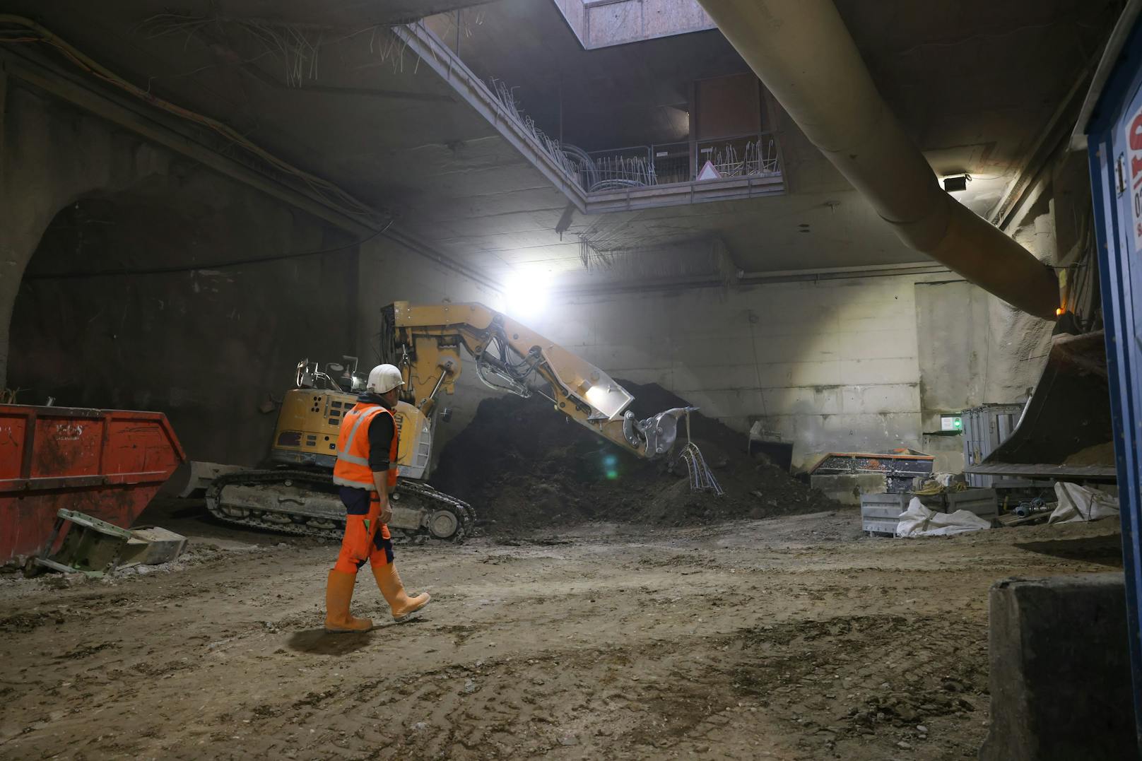 Die Baustelle zur Kreuzung U2 und U5 am Rathaus ist in vollem Gange.