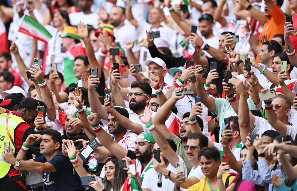 Iran-Fans protestieren gegen die Machthaber in ihrer Heimat