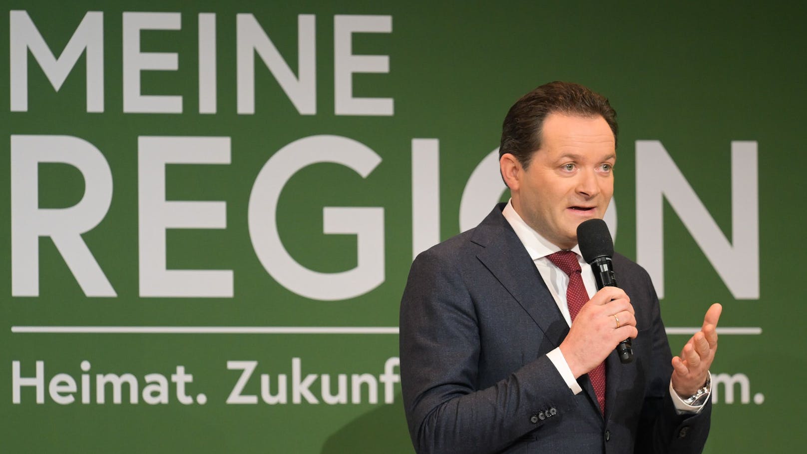 Bundesminister Norbert Totschnig stellte in seiner Rede die neue Strategie "Meine Region - Unser Weg" vor.