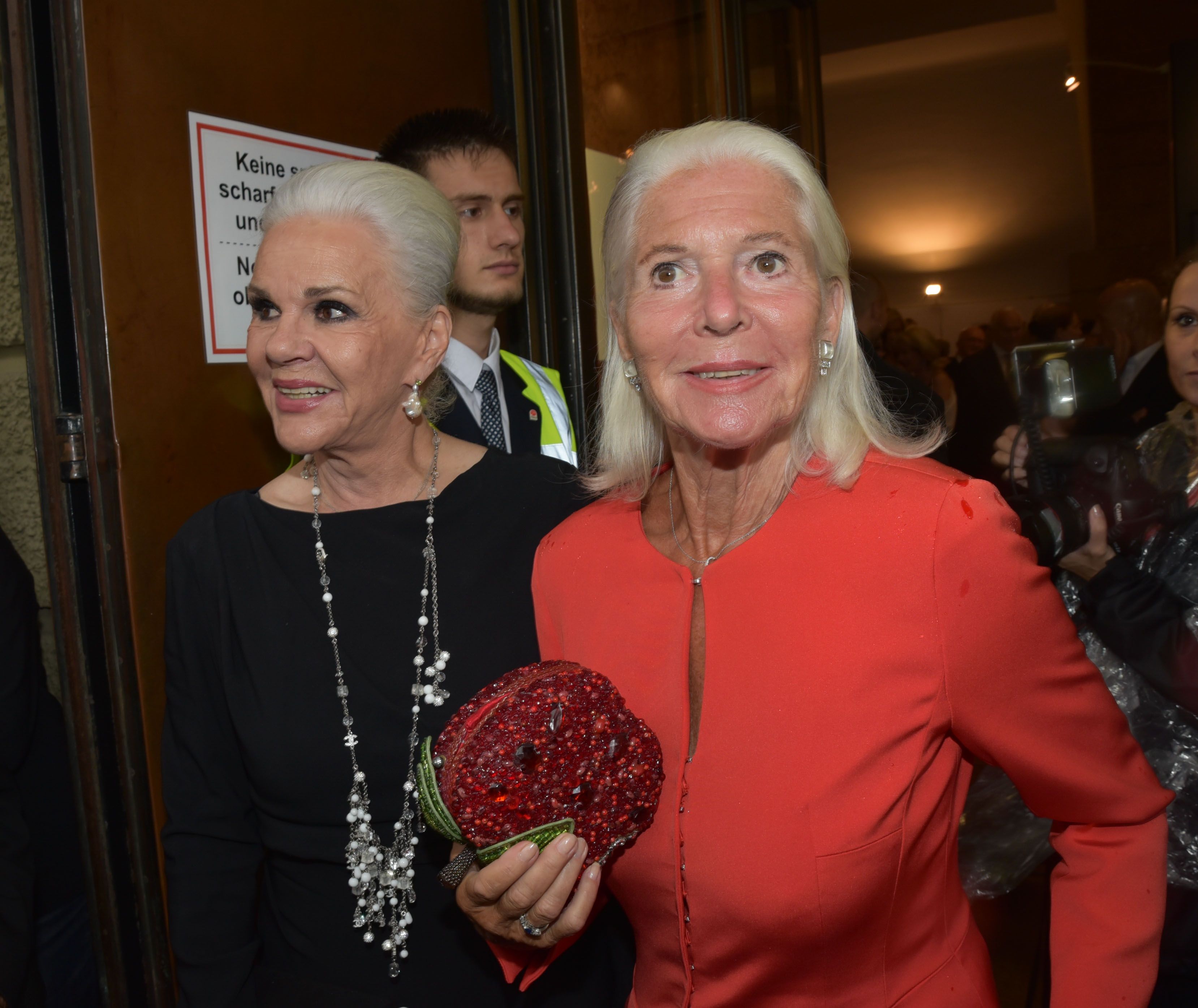 Bei den Salzburger Festspielen 2017:&nbsp;Christiane Hörbiger (r.) mit ihrer Schwester Maresa (77)