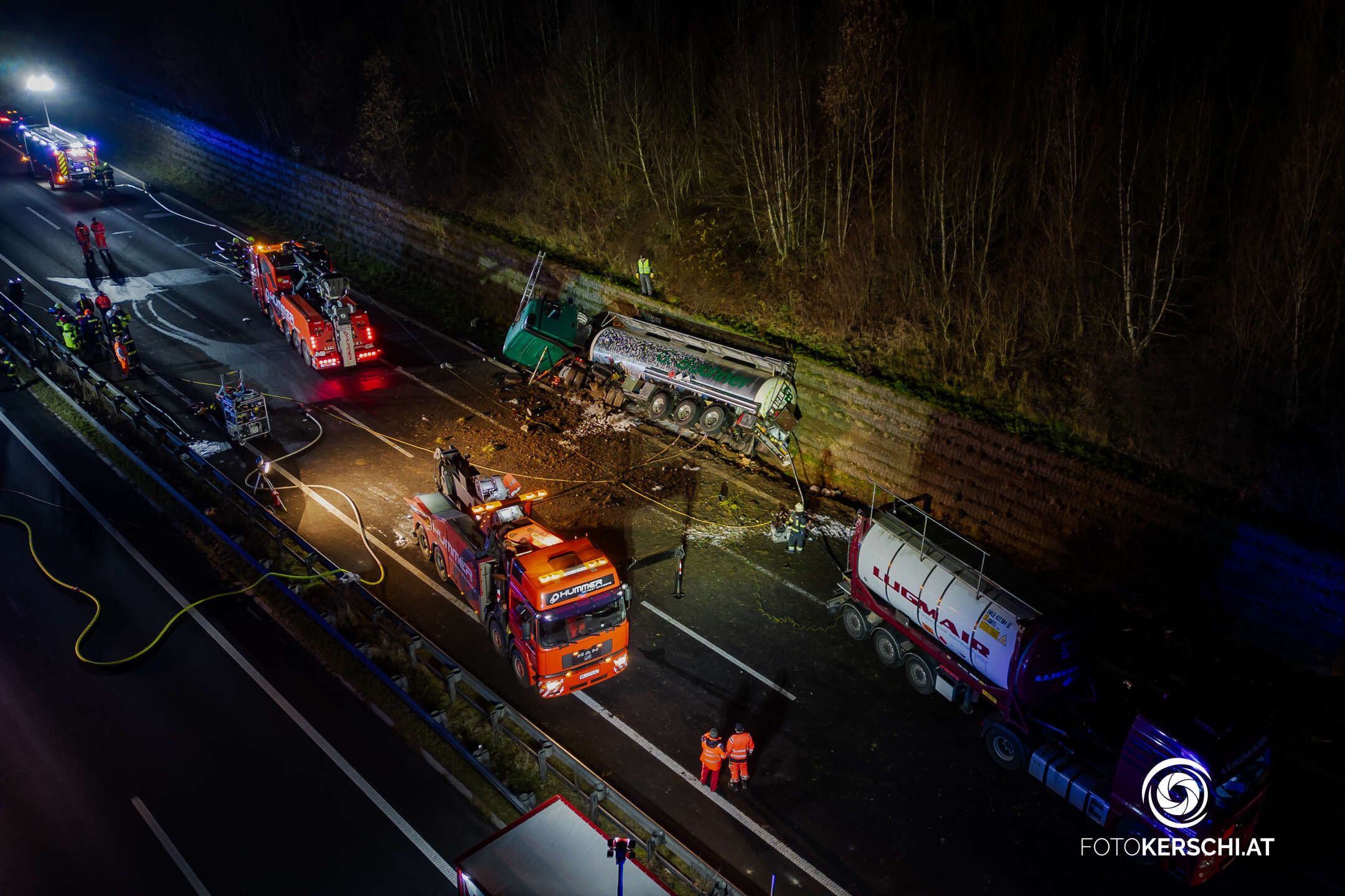 Totalsperre Der A8 – Säure-Lkw Bei Unfall Umgekippt - Oberösterreich ...