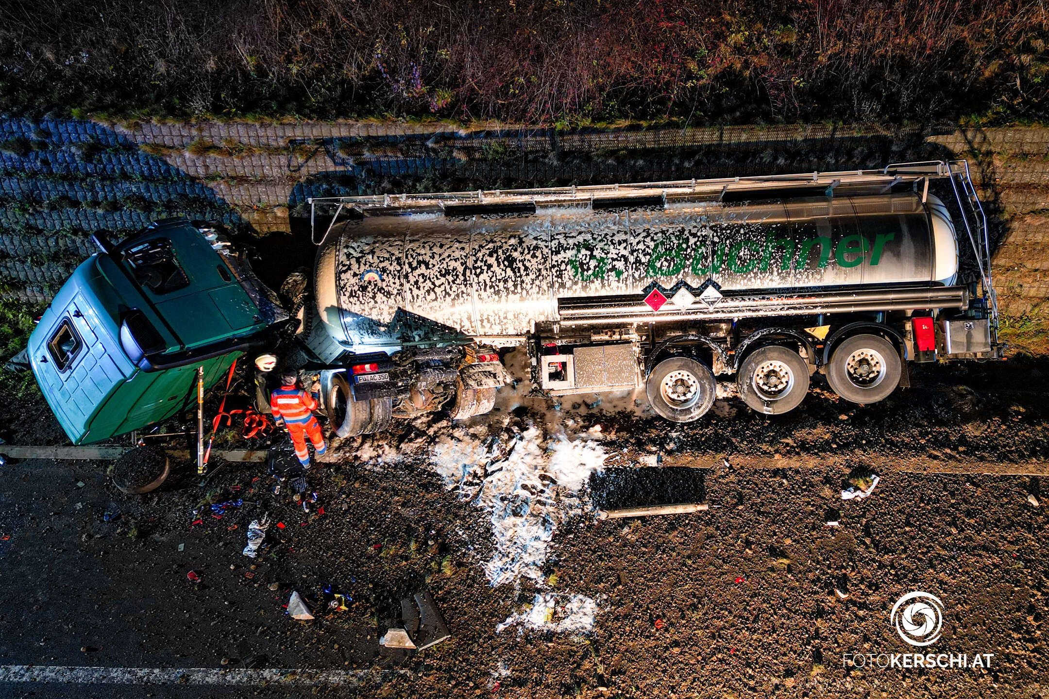 Totalsperre Der A8 – Säure-Lkw Bei Unfall Umgekippt | Heute.at