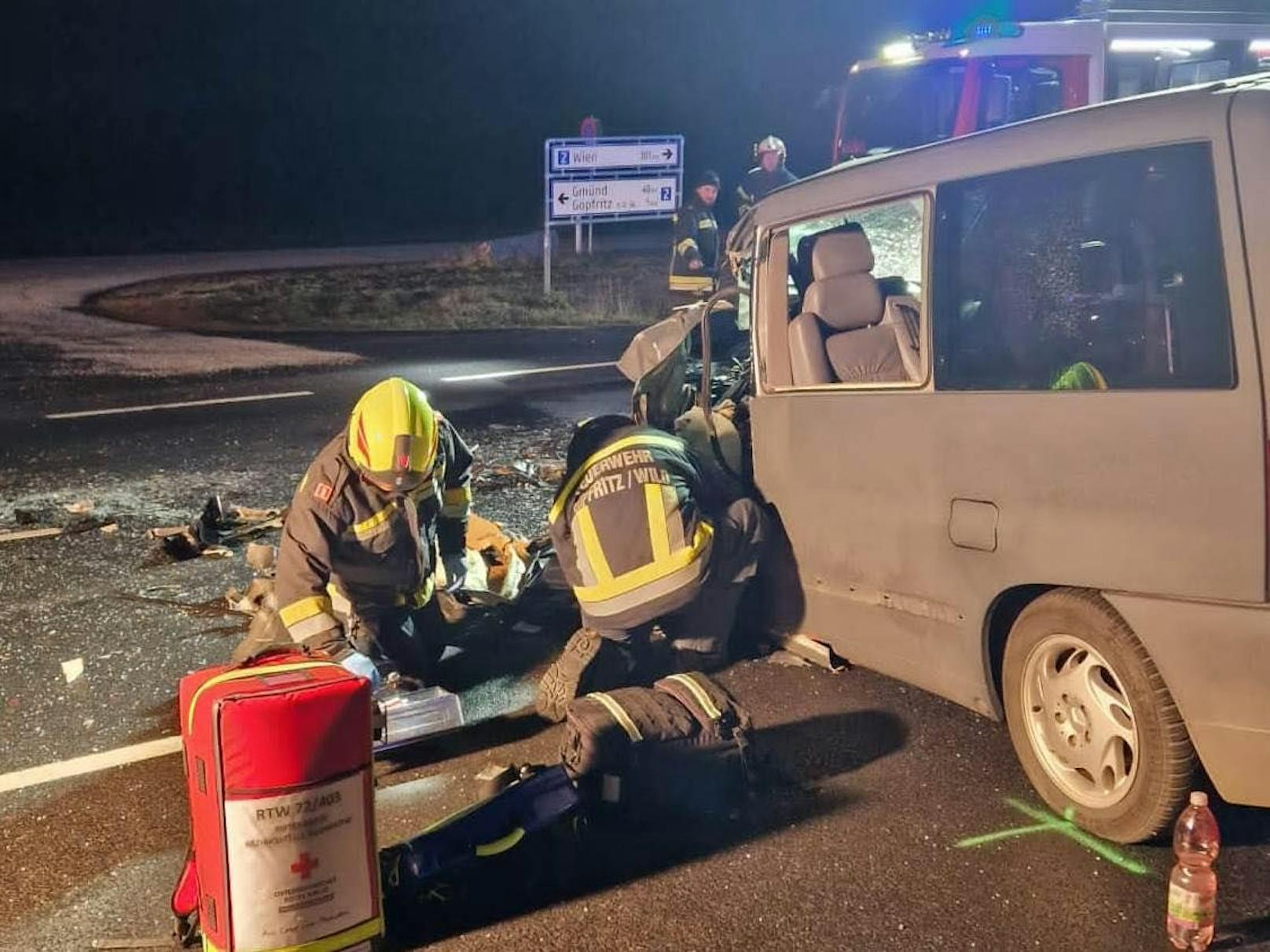 ein dahinterfahrender Waldviertler konnte nicht mehr rechtzeitig anhalten, ...