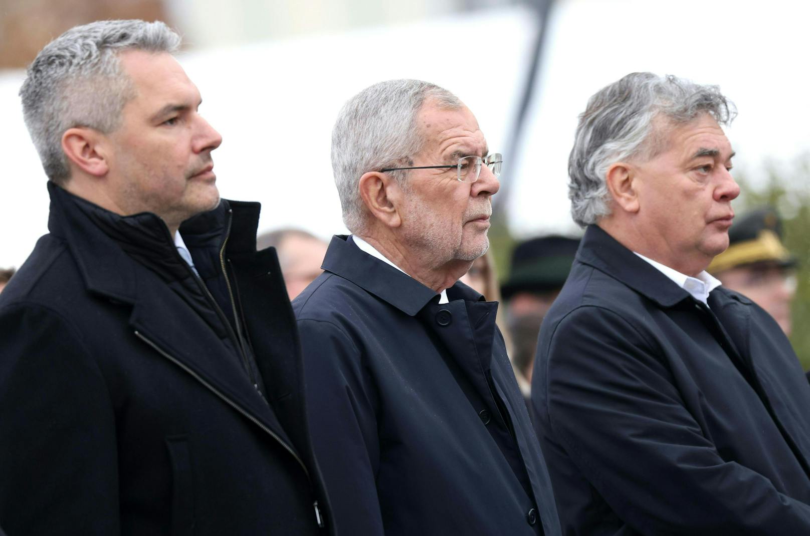 Bekommen die dicksten "Gehaltserhöhungen": Bundeskanzler Karl Nehammer (ÖVP), Bundespräsident Alexander Van der Bellen und Vizekanzler Werner Kogler (Grüne).