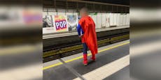 Superman wartet auf U4, bringt Wiener zum Schmunzeln