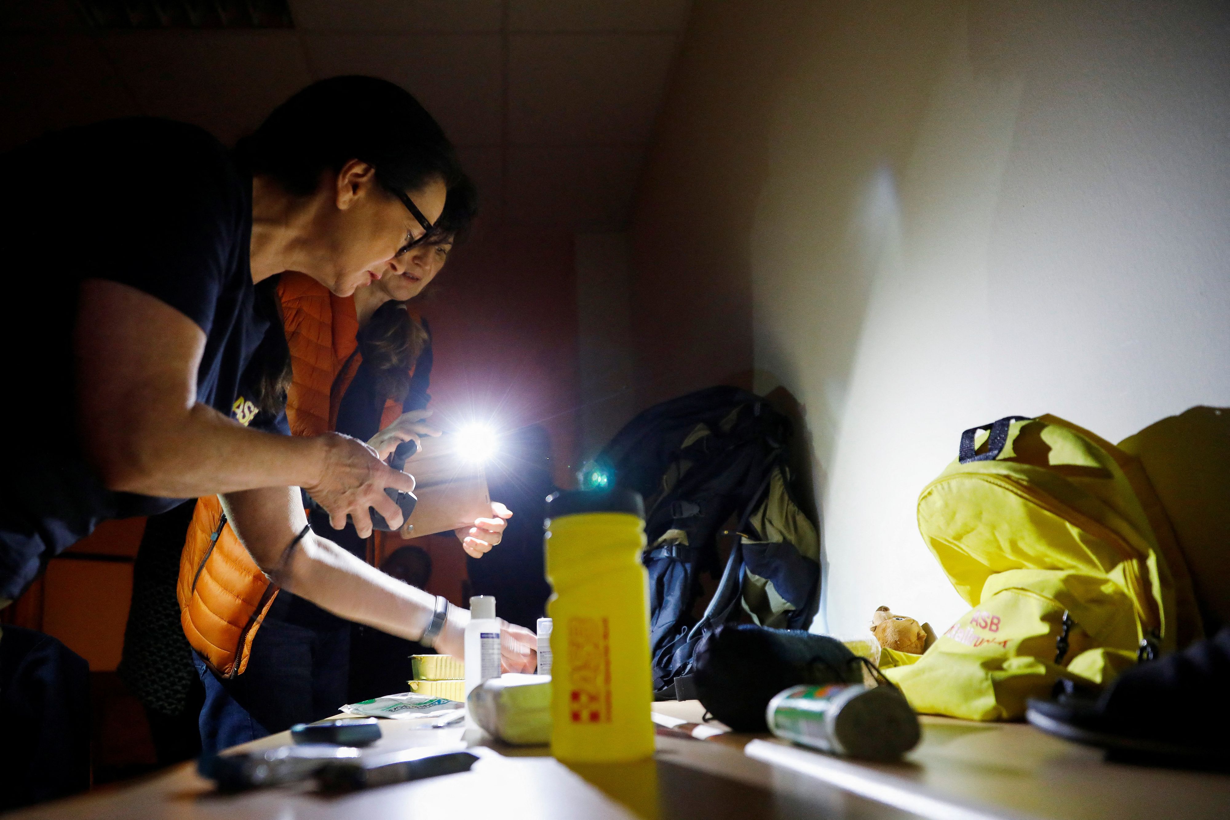 Licht aus, Krisenmodus an: Gibt es in Österreich einen Blackout, läuft nichts mehr wie vorher.