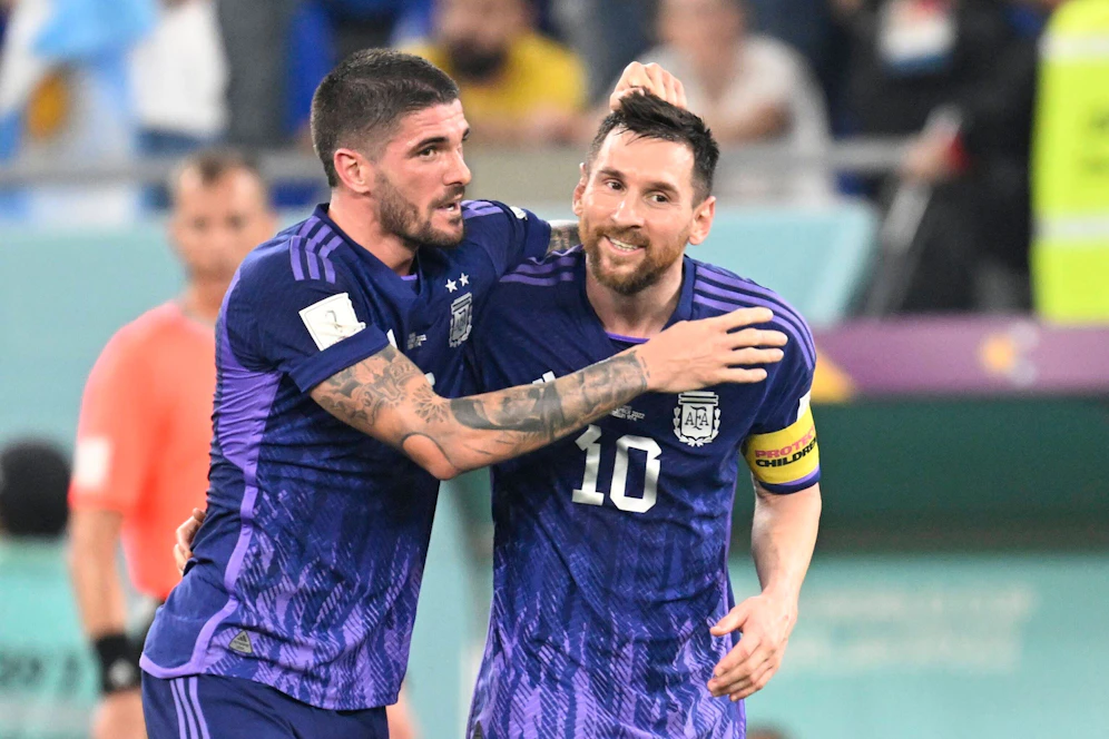 Lionel Messi mit Kollege Rodrigo de Paul.