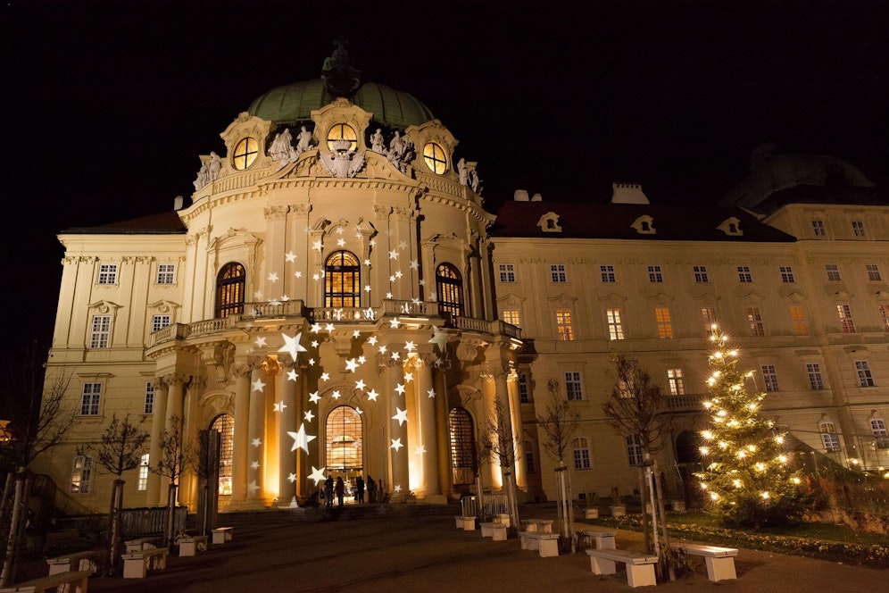 Das Stift Klosterneuburg öffnete jetzt erstmals seine Pforten und lädt zum Adventmarkt ein.