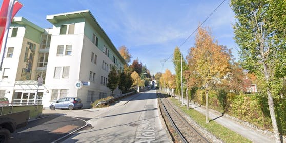 Hier geriet die Frau auf die Gleise, sie ging selbst zur Polizei, die bemerkte dann, dass sie betrunken war.