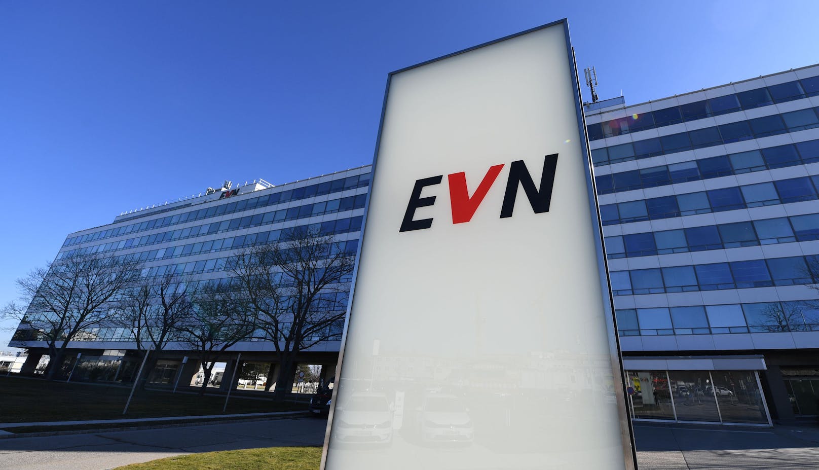 Die EVN-Zentrale in Maria Enzersdorf. Aktuell sorgt eine Rabatt-Aktion der EVN für Unmut bei einigen Kunden.