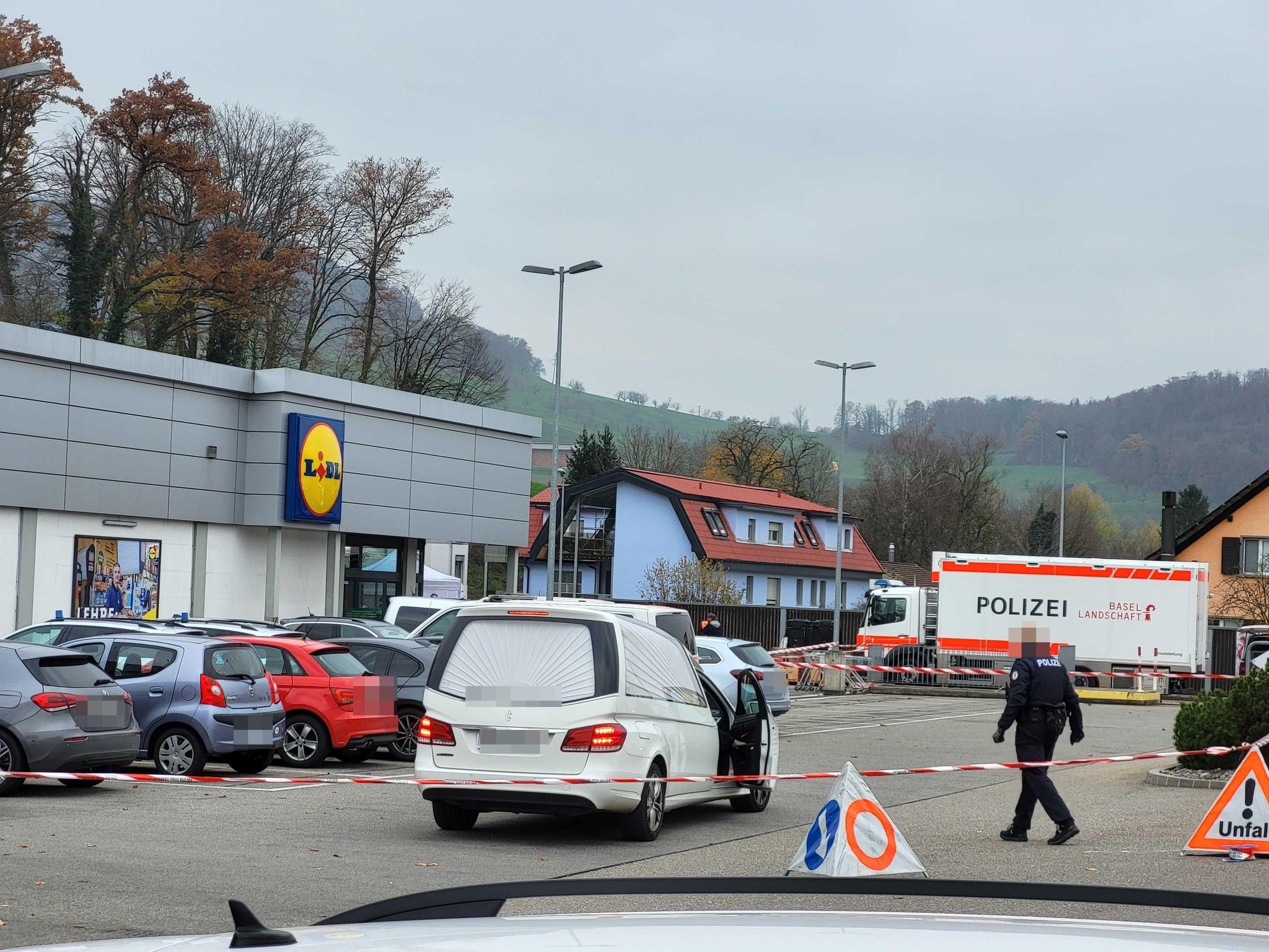 Laut der Polizei kam es zwischen den beiden zu einem Streit, wobei einer ein Messer zückte.