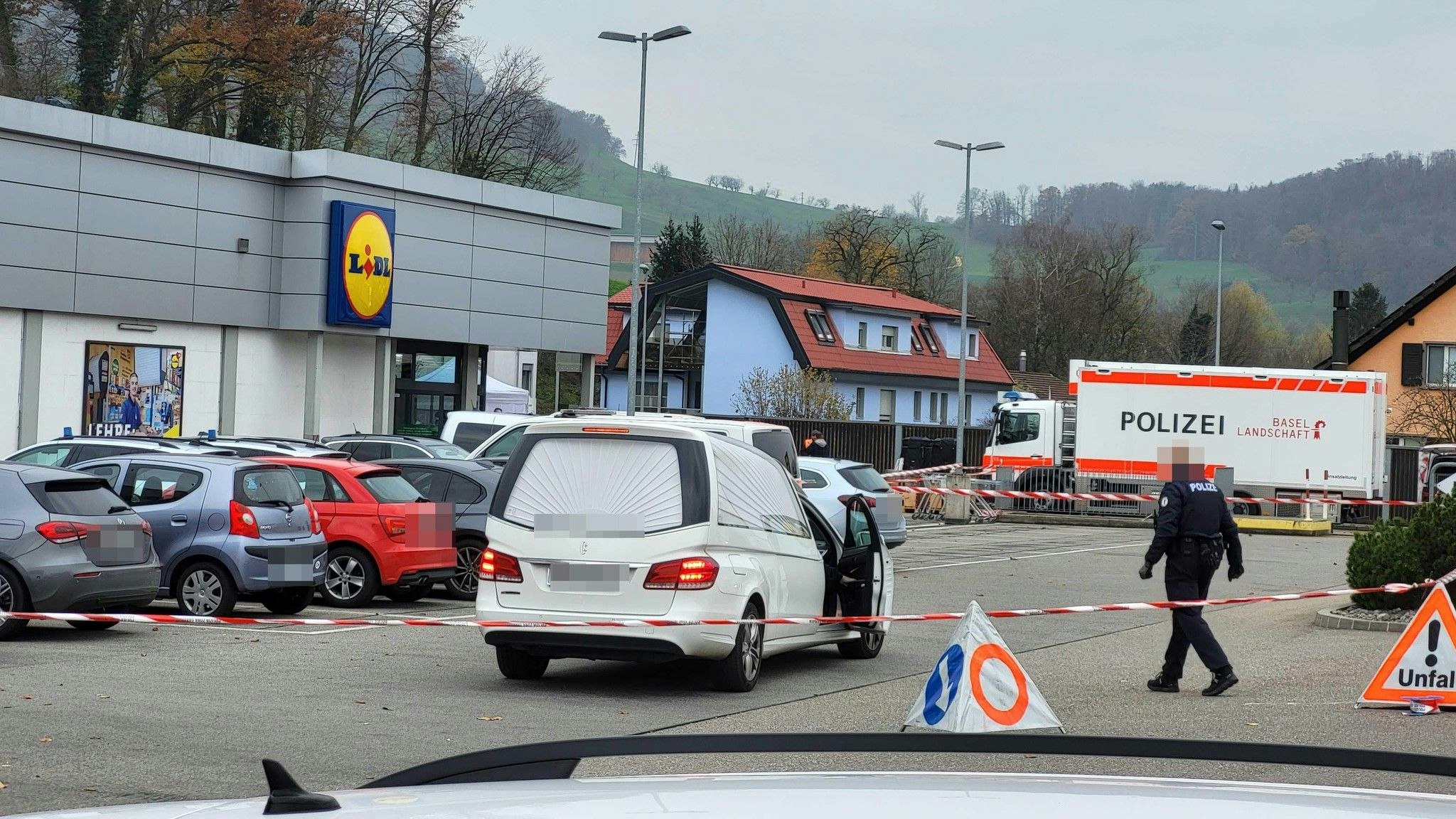 Laut der Polizei kam es zwischen den beiden zu einem Streit, wobei einer ein Messer zückte.