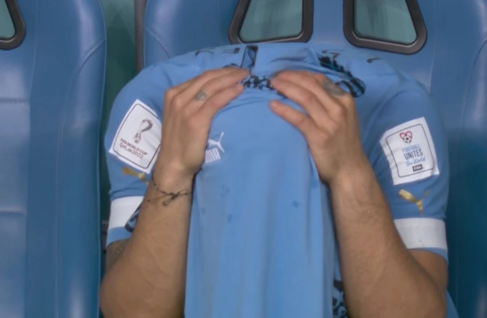 Uruguay ist gescheitert - Star-Kicker Luis Suarez konnte es nicht glauben. 