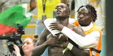 Kameruner knackt Brasilien, fliegt nach Jubel vom Platz