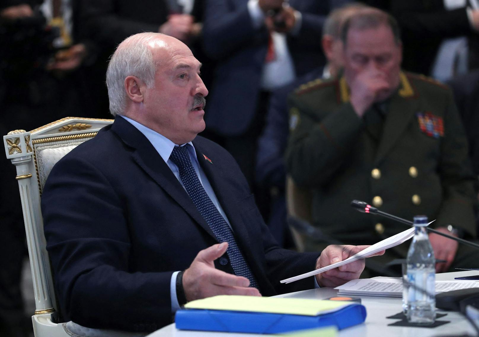 Alexander Lukaschenko sagte demnach, die Nato bereite sich auf einen Angriff auf Belarus vor.