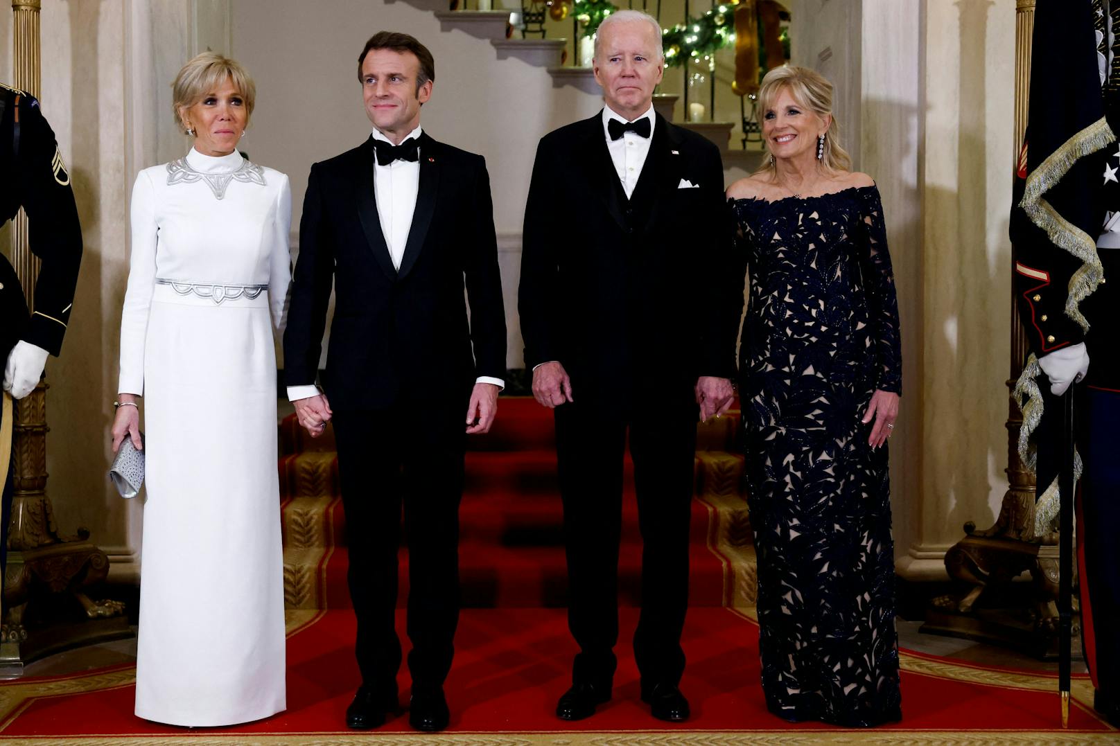 Im Anschluss folgte ein Staatsbankett, an dem auch die Ehefrauen der beiden Präsidenten, Jill Biden und Brigitte Macron, teilnahmen.