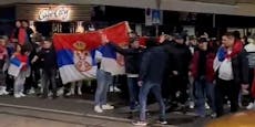 Ausschreitungen – 150 Serben-Fans marschieren durch Wien