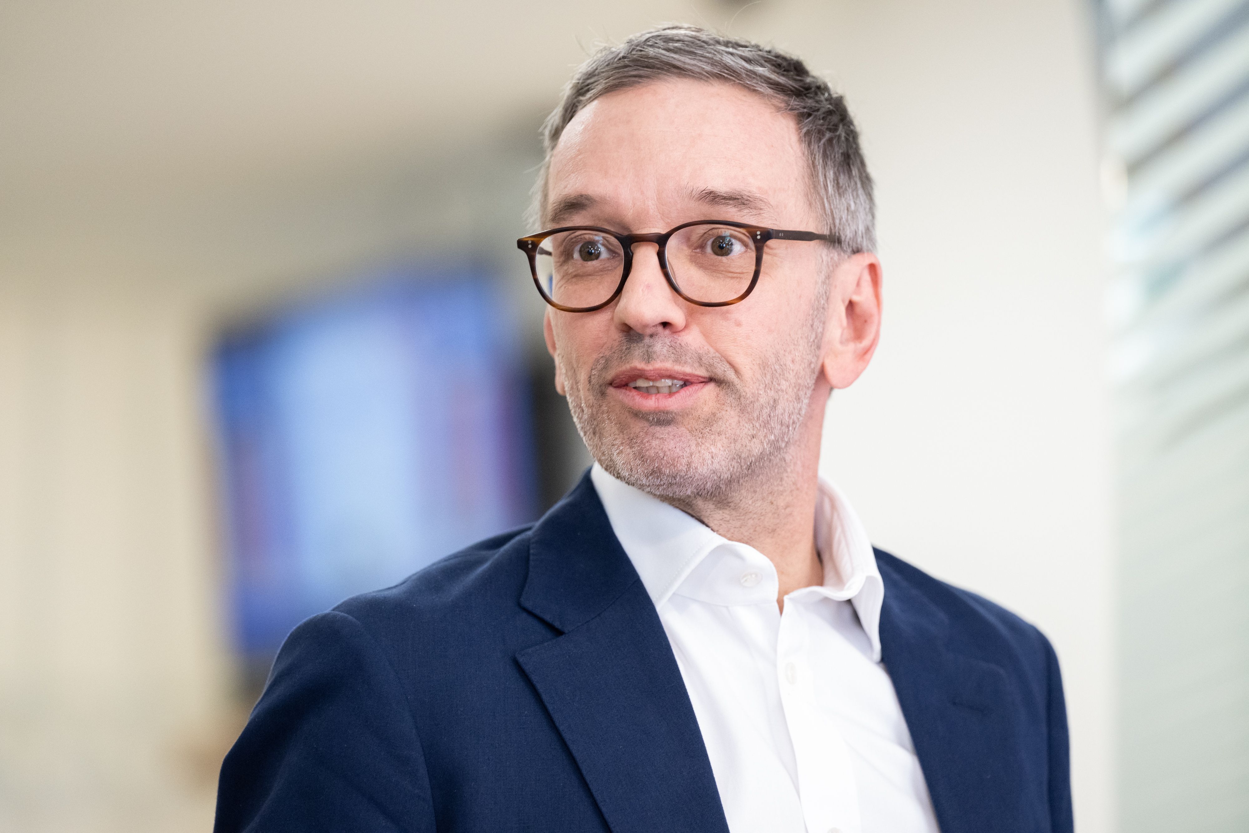 "Müsste eigentlich eine saftige Gehaltskürzung setzen": FPÖ-Chef Herbert Kickl will gegen die Politiker-Gehaltserhöhung vorgehen.