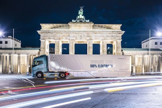 Rein elektrisch von München nach Berlin: Volvo Trucks beweist die Langstreckentauglichkeit seiner schweren E-Lkw.