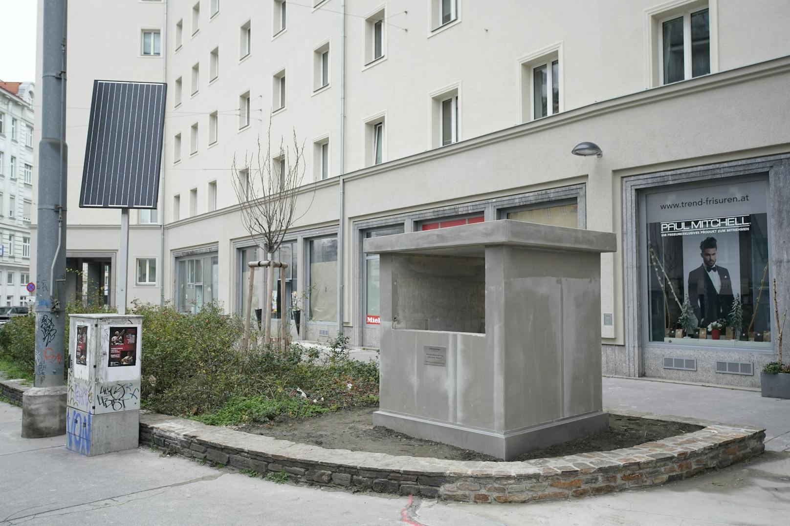 Dieses "Betonkastel" samt mehrere Meter tiefem Schacht sorgt in Wien für Verwunderung.