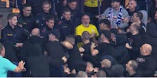 Serben-Krawall! Fans von Polizei aus Halle gebracht