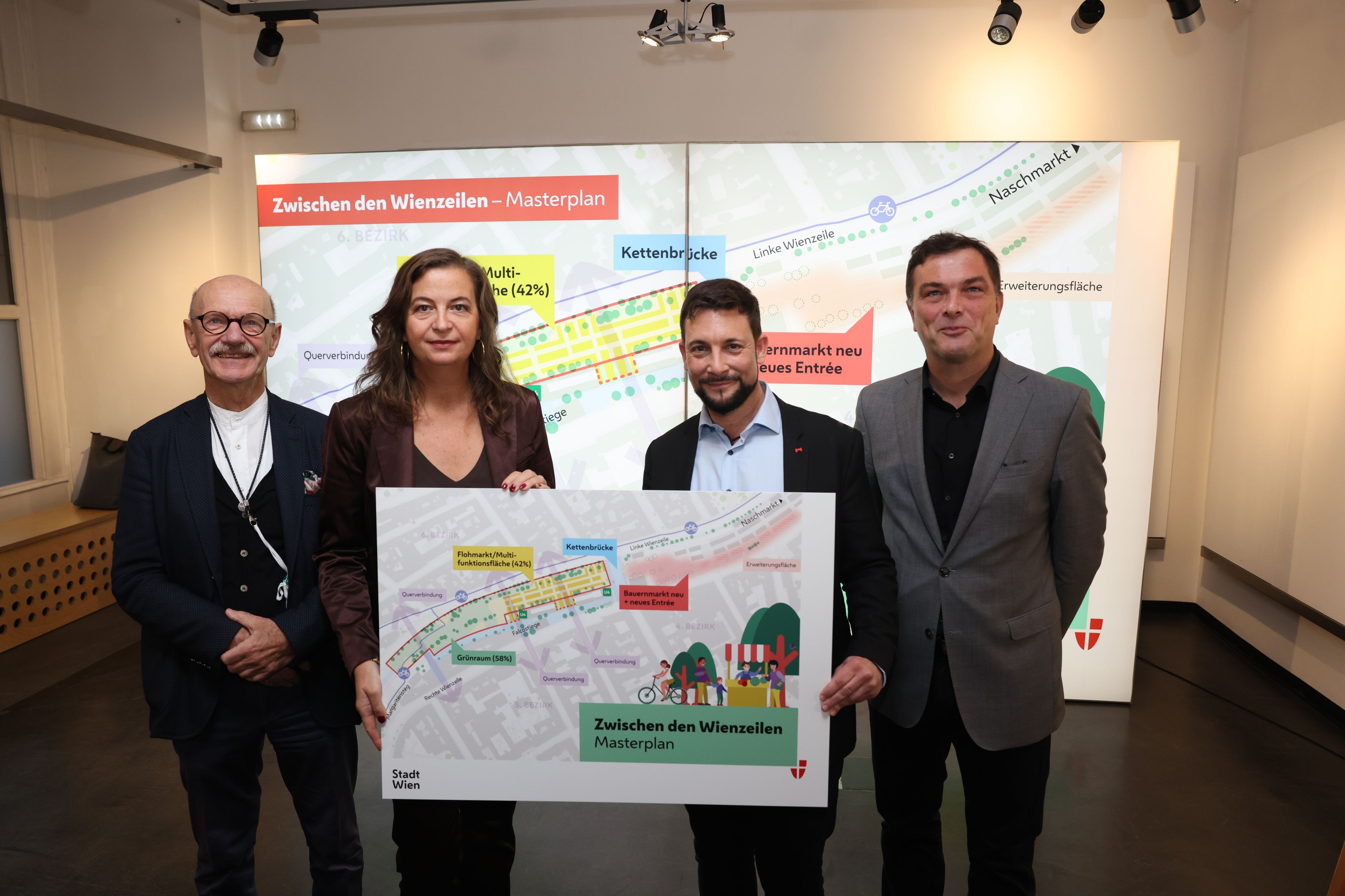 Architekt Albert Wimmer, Planungsstadträtin Ulli Sima, Bezirksvorsteher Markus Rumelhart und Bernhard Steger, Leiter der MA 21 (v.l.) am Montag bei der Präsentation des neuen Parkplatz-Konzepts am Naschmarkt.