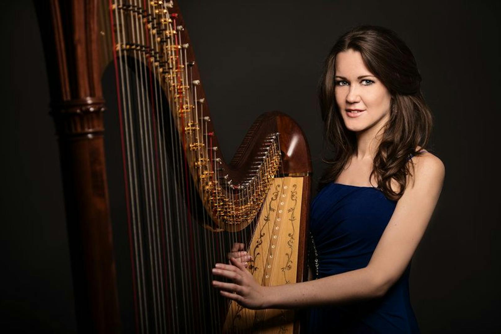 Die Salzburgerin ist Sopranistin, spielt Harfe und unterrichtet Gesang am Mozarteum.