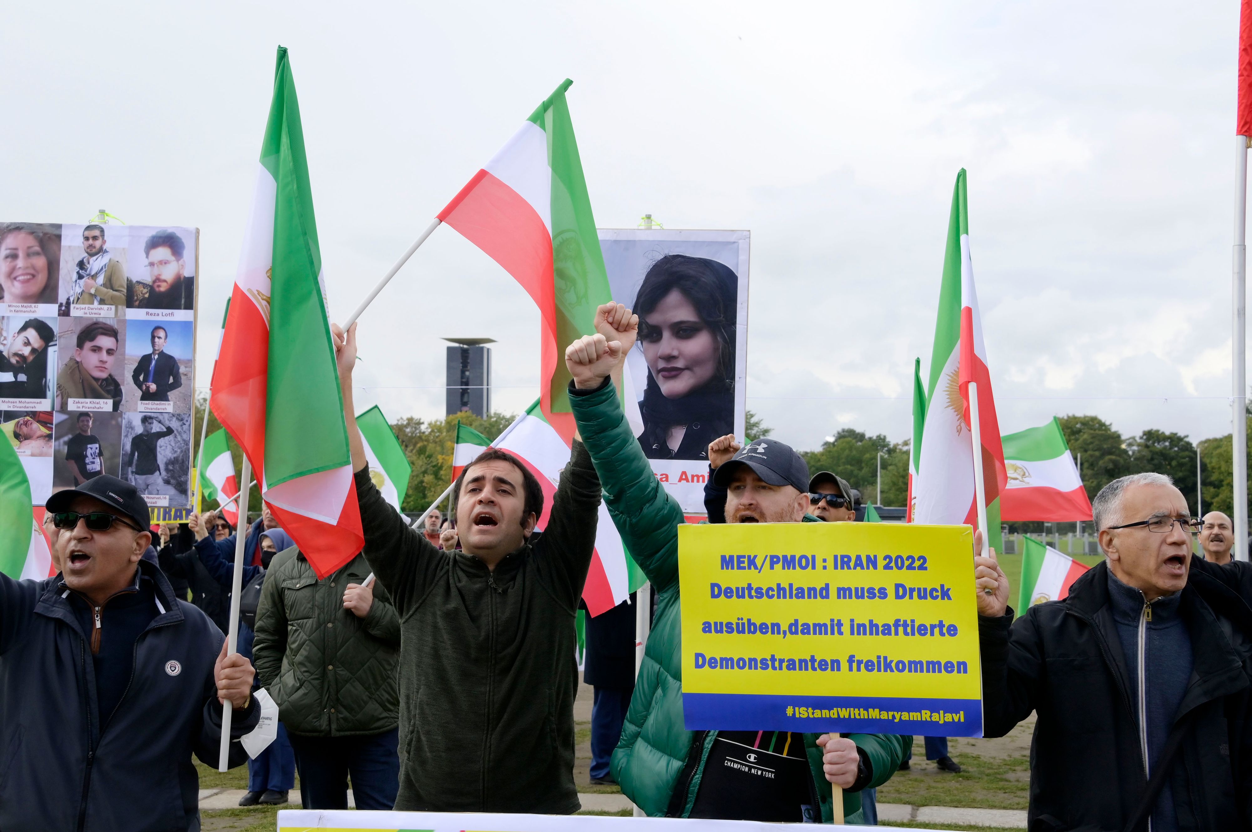 Im Iran gehen die Menschen seit dem Tod von Mahsa Amini auf die Straße.