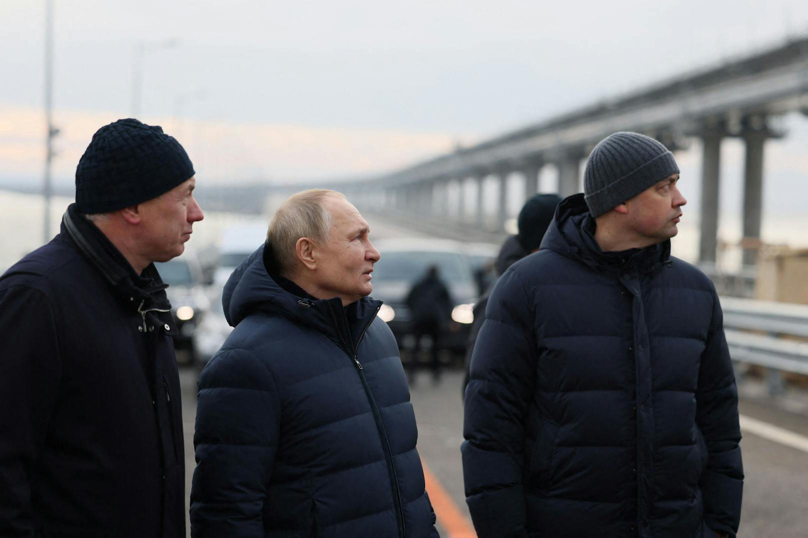 Es war der erste Besuch Putins auf der annektierten ukrainischen Halbinsel seit Beginn der russischen Militäroffensive am 24. Februar.
