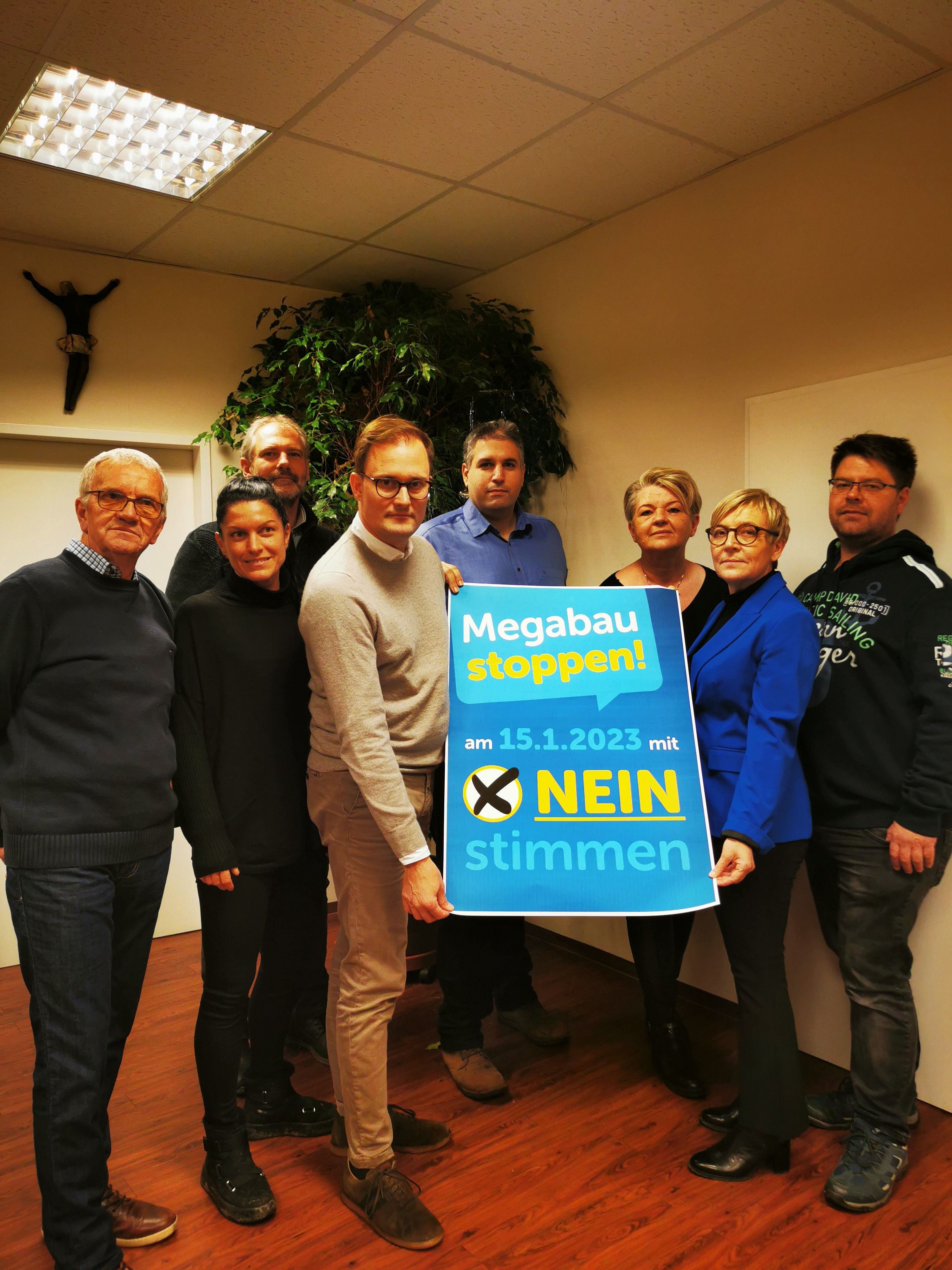 Zufrieden, dass Volksbefragung kommt: GR Franz Haydn, GR Daniela Schneider, Gf. GR Martin Niegl, gf. GR Oliver Prosenbauer, Gf. GR Stefan Maier, GR Mili Theil, Gf. GR Helga Schlechta, GR Markus Pallanits