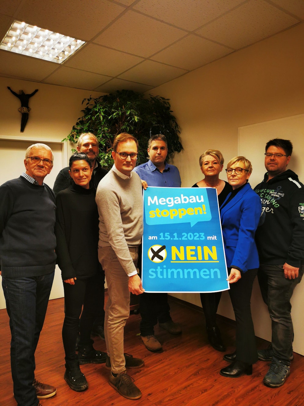 Zufrieden, dass Volksbefragung kommt: GR Franz Haydn, GR Daniela Schneider, Gf. GR Martin Niegl, gf. GR Oliver Prosenbauer, Gf. GR Stefan Maier, GR Mili Theil, Gf. GR Helga Schlechta, GR Markus Pallanits