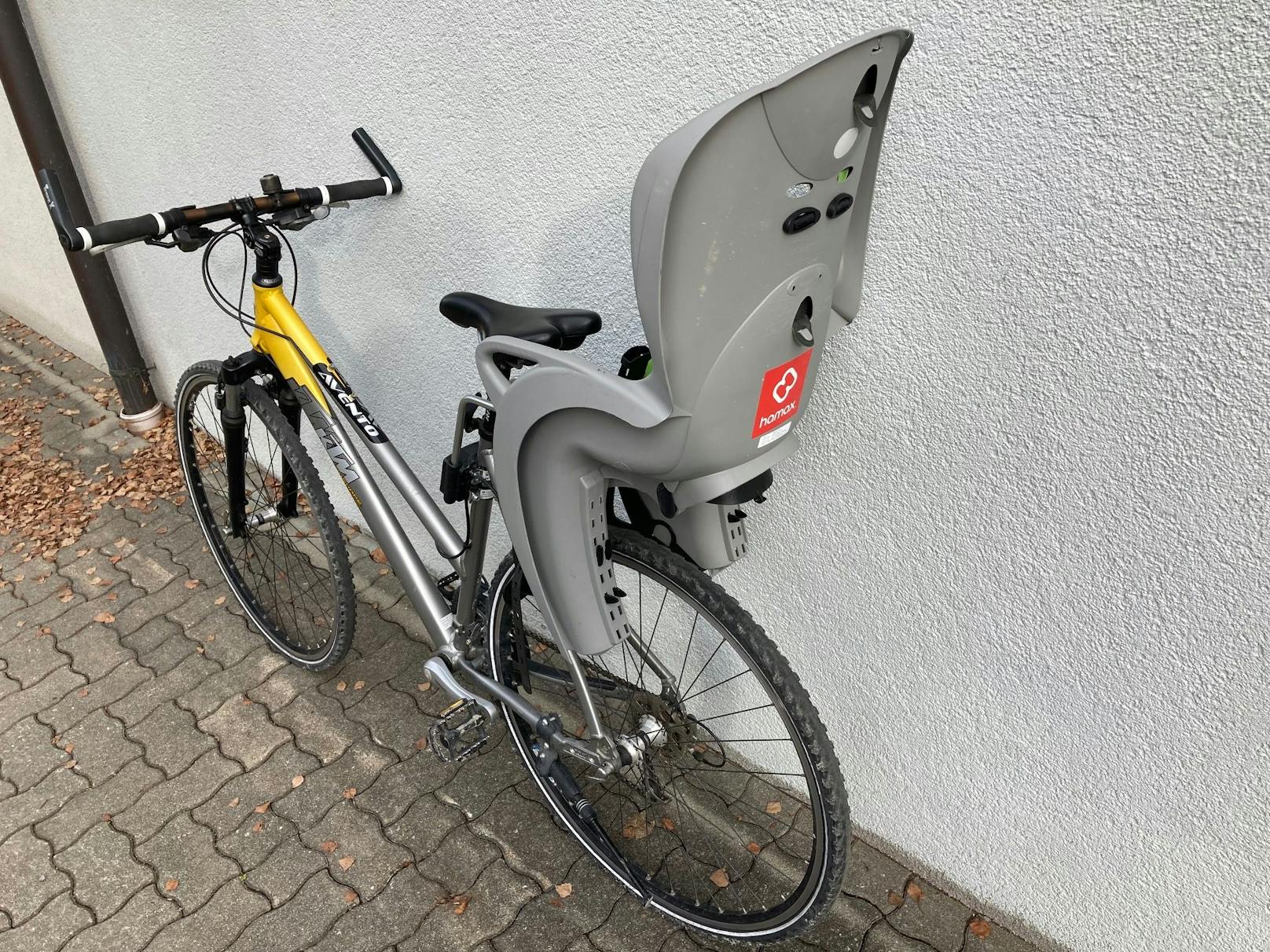 Der Täter ließ ein Fahrrad ...