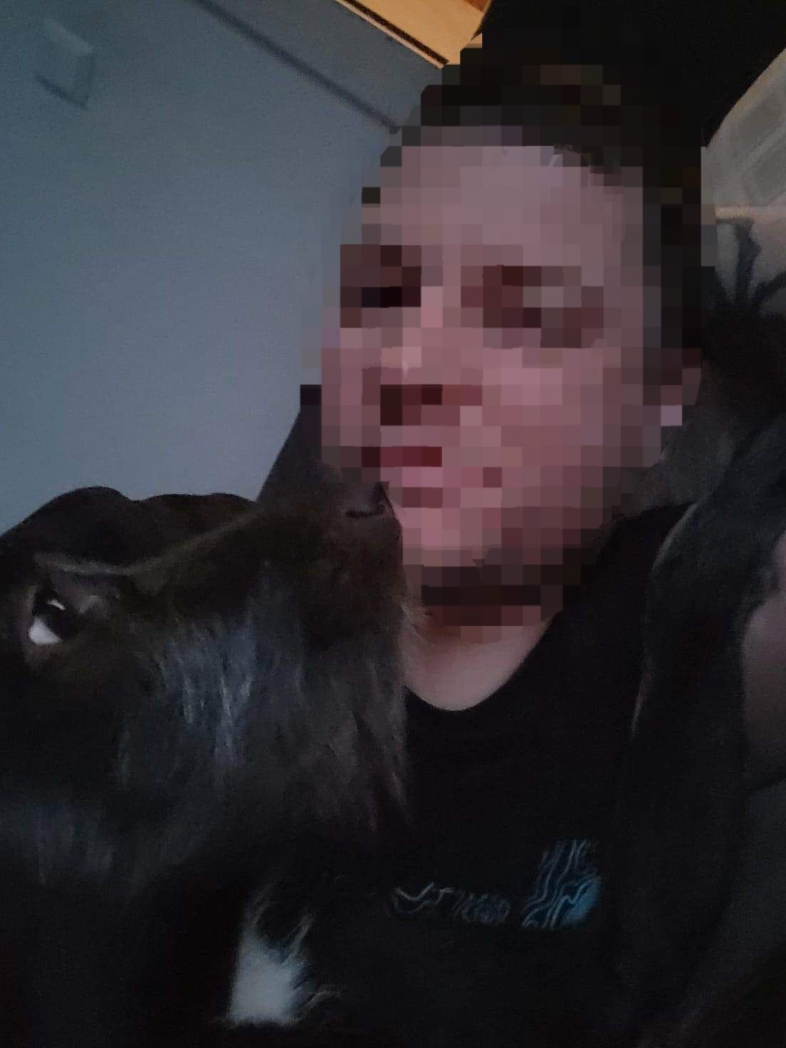 Stefan und sein Hund "Rocky" würden sich über Lebensmittelspenden freuen.