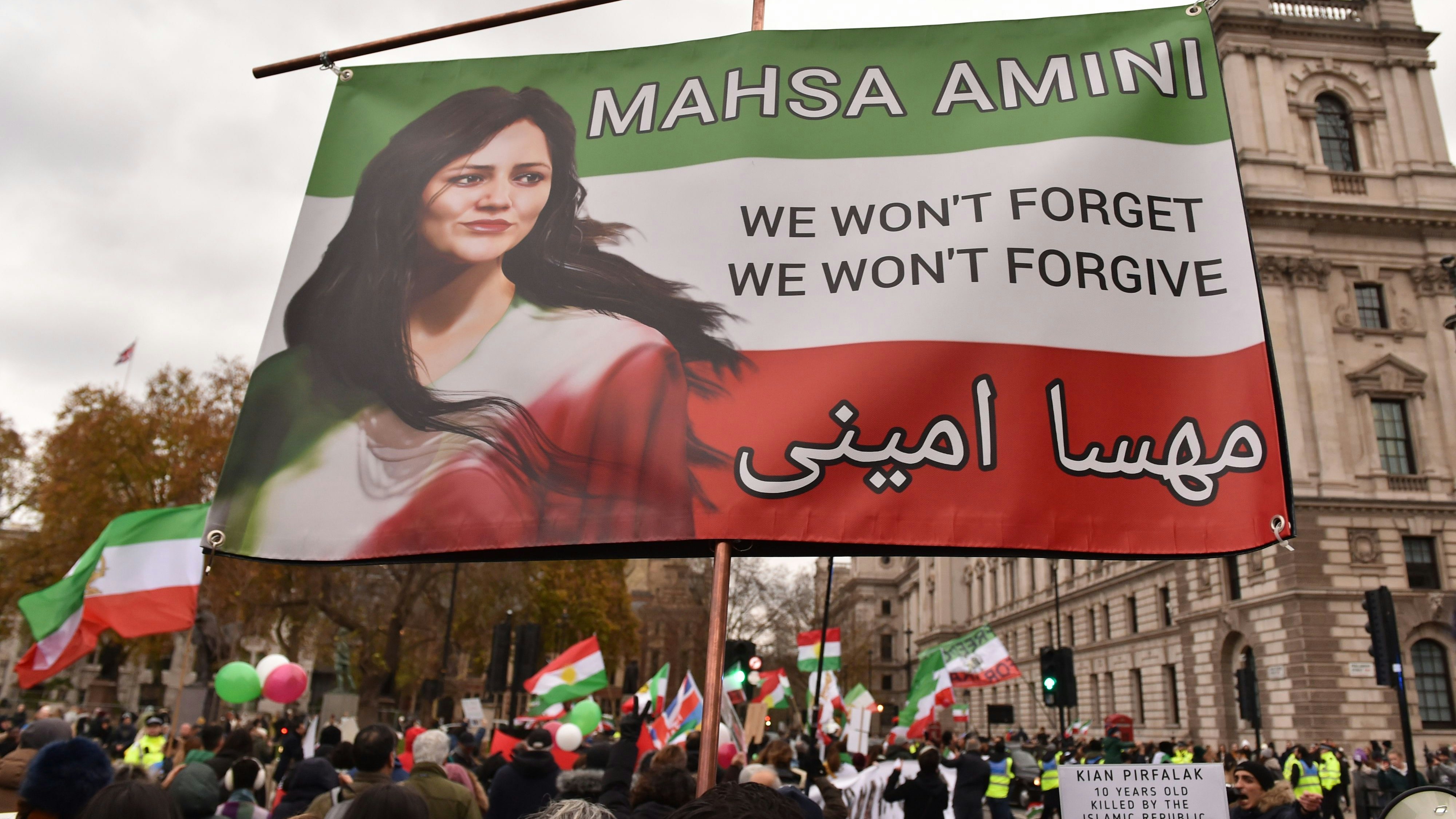 Im Iran gehen die Menschen seit dem Tod von Mahsa Amini auf die Straße.