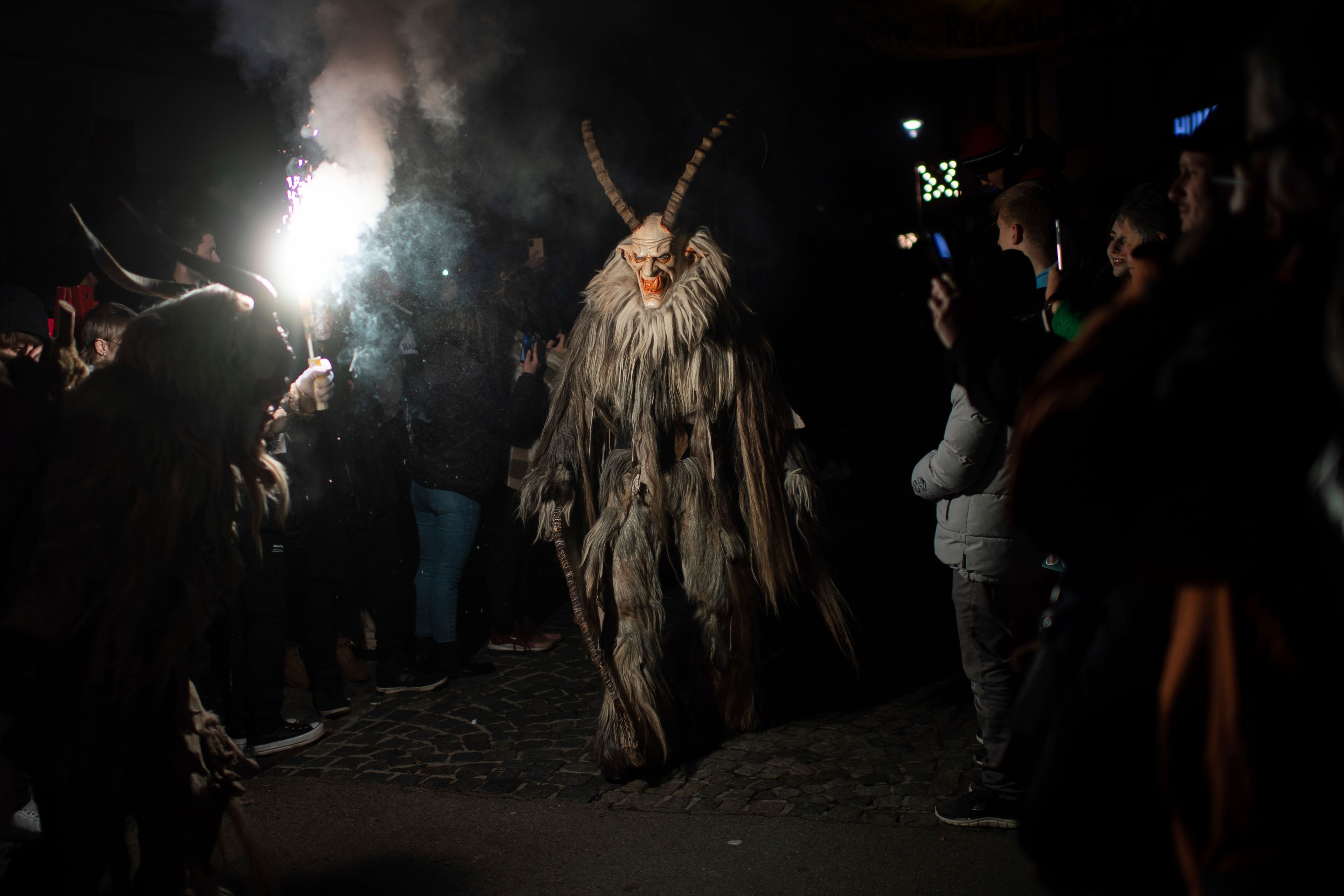 Ein Krampus verlor komplett die Nerven.