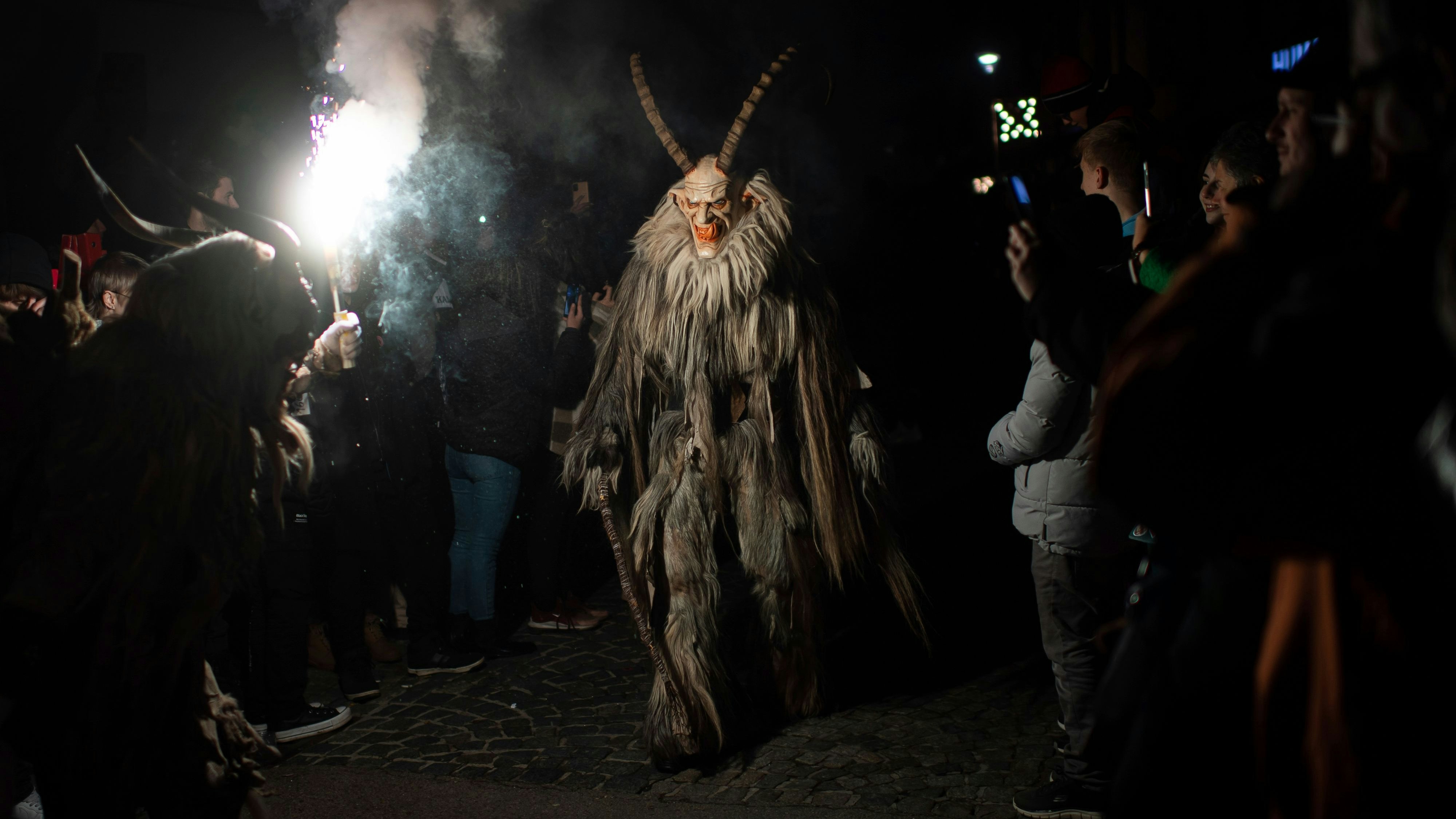 Ein Krampus verlor komplett die Nerven.