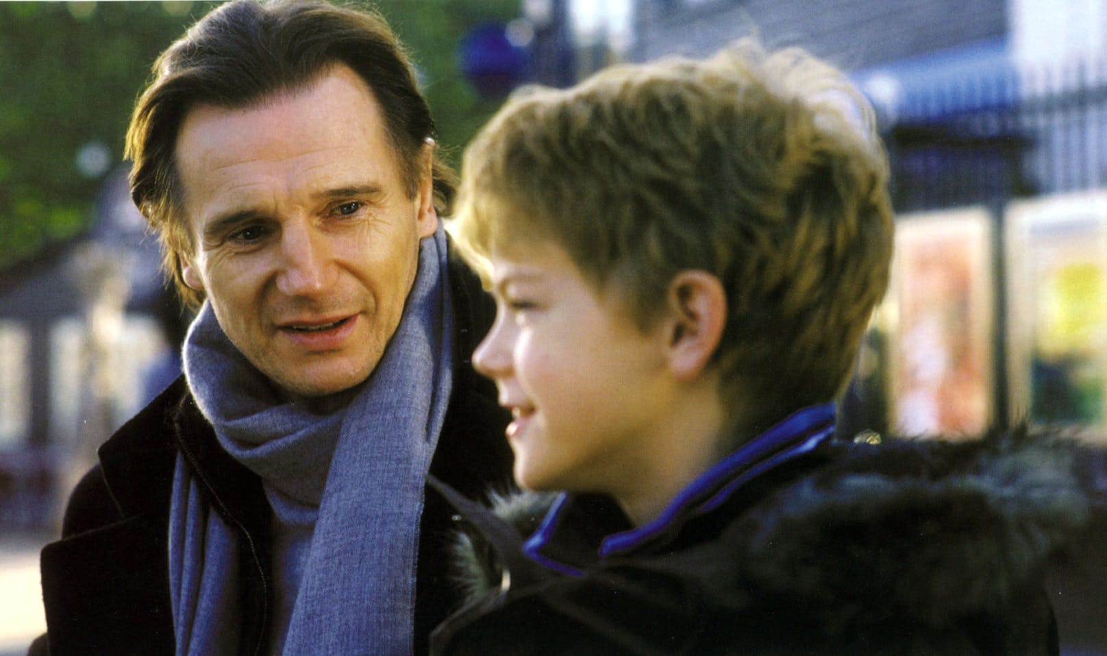 Liam Neeson verkörperte den Witwer Daniel. Nach dem Tod seiner Frau kümmerte sich Daniel um seinen Stiefsohn Sam. Dieser ist verliebt und braucht die erfahrene Hilfe seines Vaterersatzes.