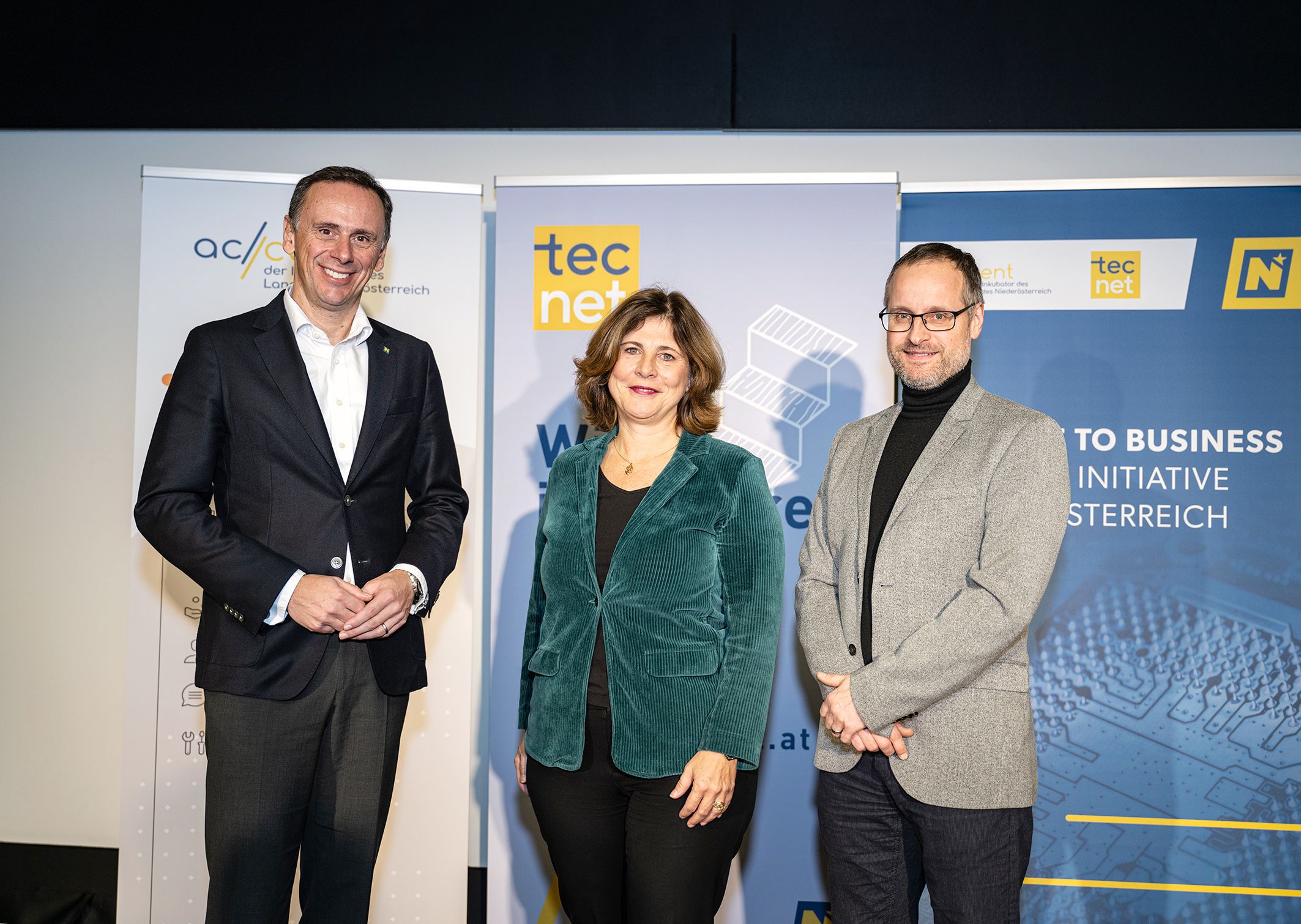 Wirtschaftslandesrat Jochen Danninger (l.), tecnet equity GF Doris Agneter, Lignovations Co-Gründer Martin Miltner