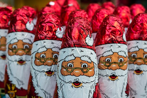 Sind heißbegehrt, können aber Gefahren bergen: Weihnachtsmänner aus Schokolade.