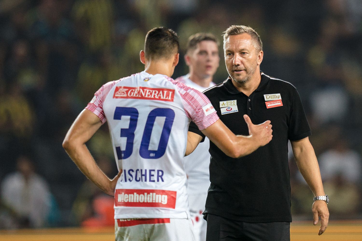 Manfred Fischer unterstützte Manfred Schmid, geht der Austria-Kapitän nun?