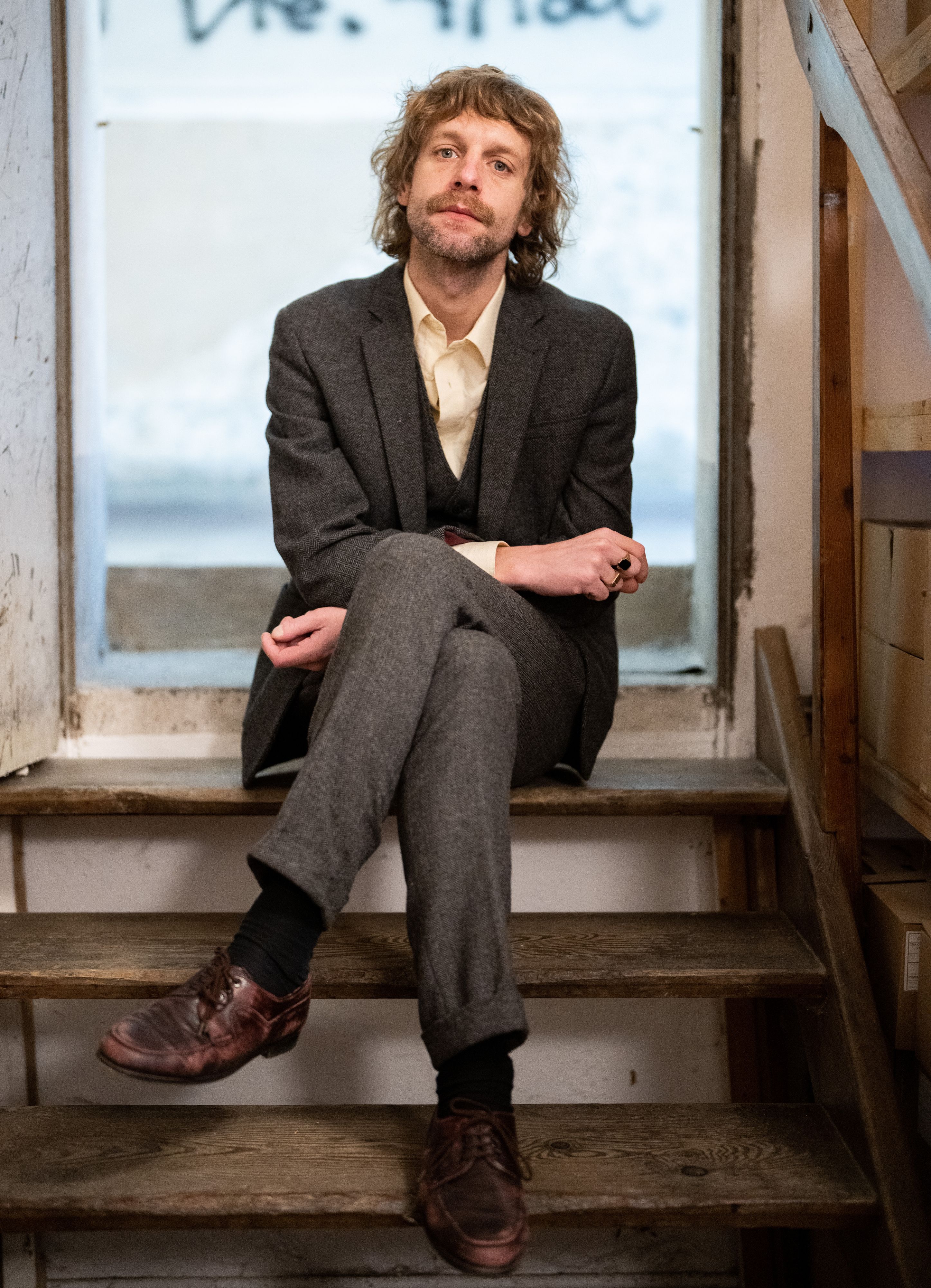 Download von www.picturedesk.com am 06.12.2022 (09:44).  ABD0003_20221201 - WIEN - ÖSTERREICH: Der Musiker Voodoo Jürgens am Dienstag, 29. November 2022, im Rahmen eines Interviews mit der APA - Austria Presse Agentur in Wien. - FOTO: APA/GEORG HOCHMUTH - 20221129_PD23330 - Rechteinfo: Rights Managed (RM)