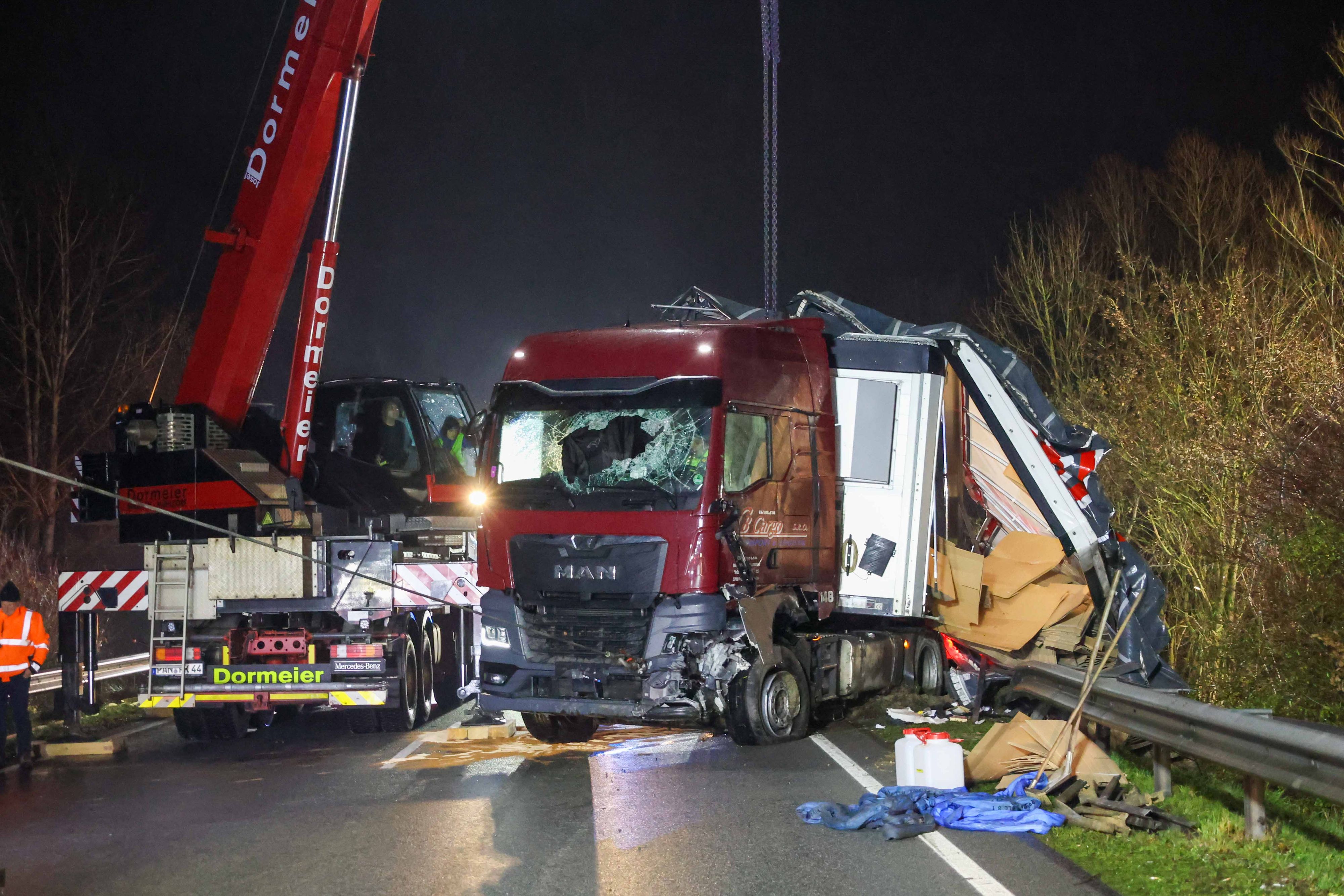 Lkw Umgekippt – B 12 Stundenlang Komplett Gesperrt – Oberösterreich ...