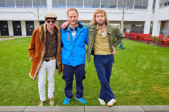 Voodoo Jürgens (rechts) gemeinsam mit Regisseur Adrian Goiginer (Mitte) und Nino aus Wien (links)