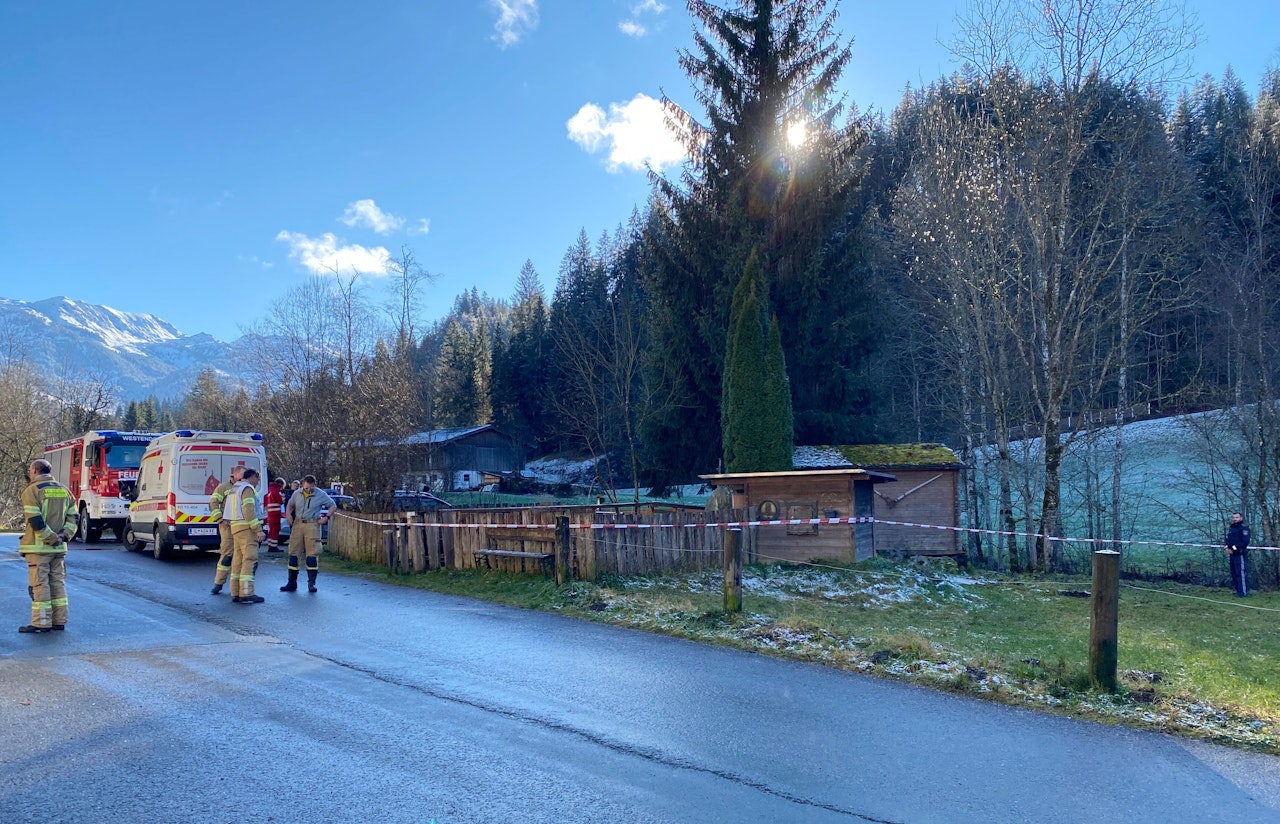 Heute.at - Passant findet Bekannten (53) tot in eiskaltem Bach